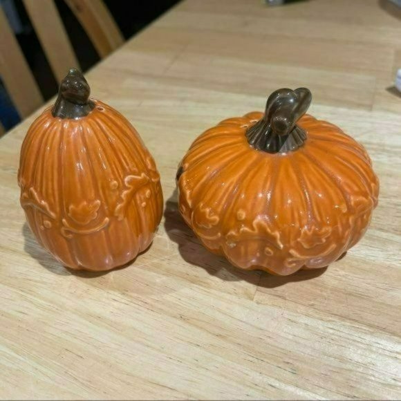 Orange Pumpkin And Gourd Salt‎ And Pepper - Picture 4 of 4